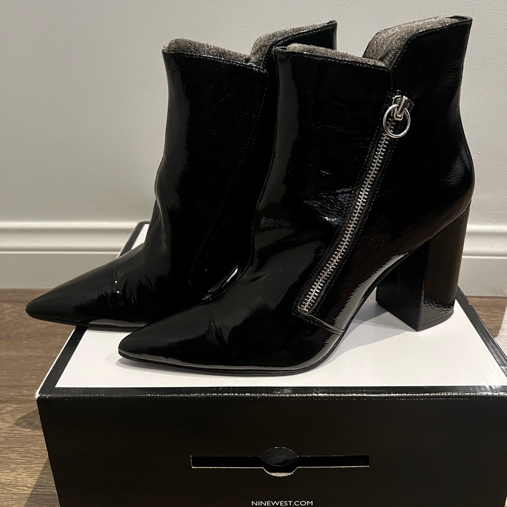 Nine West pointy toe pattern leather boots size 10
